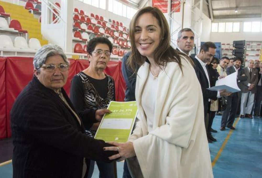 Vidal y Tagliaferro entregaron escrituras en Mor�n