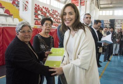 Vidal y Tagliaferro entregaron escrituras en Mor�n