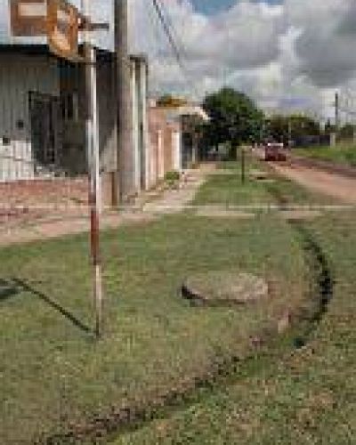 Vecinos del barrio UOM reclaman una soluci�n para problemas de cloacas