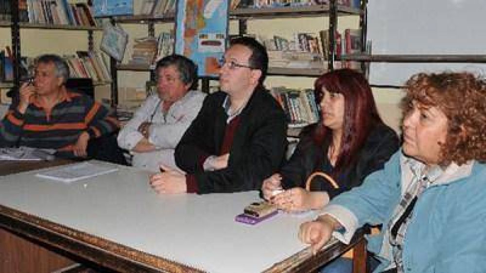 Maderna prometi pavimento, cloacas y forestacin para el barrio Sarmiento