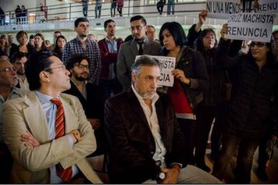 Se suman al pedido para separar a Cruz de su cargo