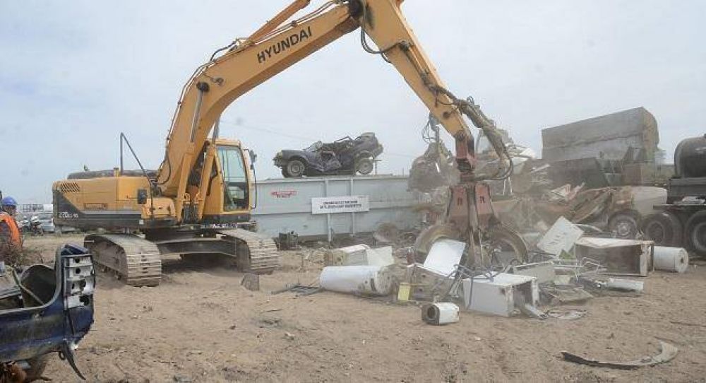 Chatarra compactada, de Neuqu�n rumbo a Bah�a Blanca
