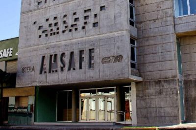 Los docentes de AMSAFE debaten mociones de paro de 24 o 48hs