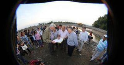 En el sur de la provincia contin�an los trabajos para prevenir inundaciones