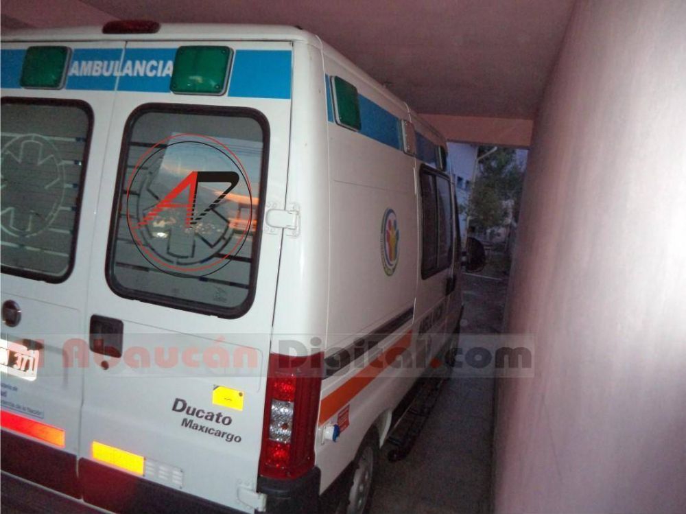 Ins�lito: por falta de recursos, personal del hospital tuvo que comprar las cubiertas de la ambulancia