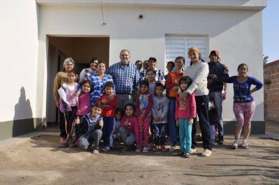 Se entregaron m�s m�dulos habitacionales en diferentes barrios de la ciudad Capital