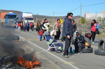 Contrapiquetes de camioneros en Caleta