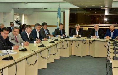 Gobernadores del PJ proponen federalizar el presupuesto nacional