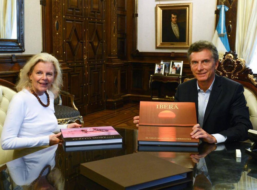 Macri firma aceptaci�n de tierras para la creaci�n del Parque Iber�