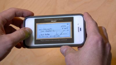 El BCRA reglament� el dep�sito de cheques a trav�s del celular