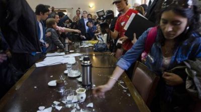 Indagan a municipales de Bariloche por la violenta sesi�n