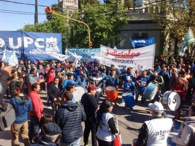 Contundente marcha en Neuqu�n para repudiar la represi�n