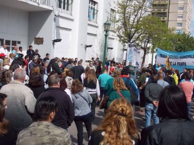 Municipales de Santa Rosa entraron en el tercer d�ia de paro