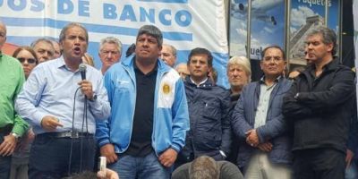 Marcha de La Bancaria: Palazzo y Pablo Moyano reclamaron reapertura de paritarias, cese de despidos y la eliminaci�n del Impuesto a las Ganancias