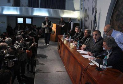La CGT aprieta al Gobierno y pospone el paro para 
