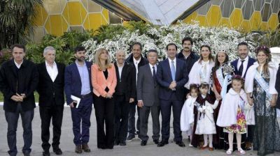 Intendentes peronistas se mostraron unidos en la inauguraci�n de la Fiesta Nacional de la Flor