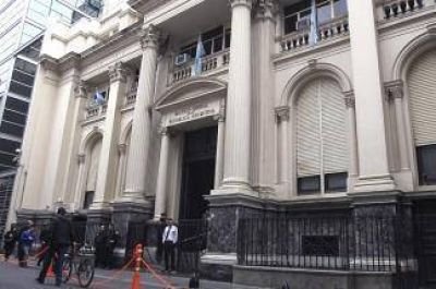 Desvincularon de su cargo el director del Banco Central