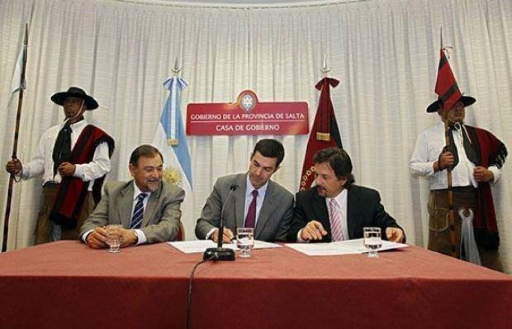 Plan Bicentenario: Juan Urtubey firm convenios con Gustavo Senz