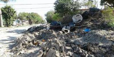 Las calles del barrio Vial intransitables: huellas grandes y microbasurales