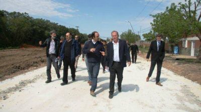 Las obras de pavimentaci�n y desag�es en avenida Pe�aloza tienen un avance del 35%