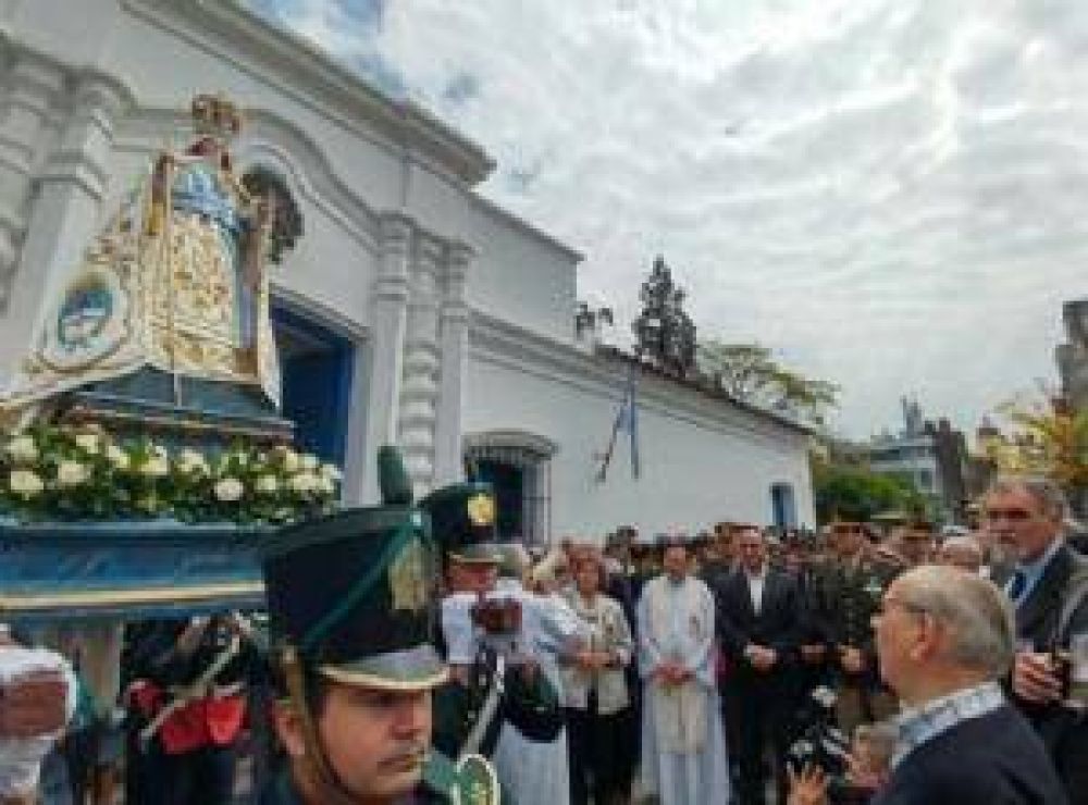 Manzur particip� de la procesi�n este mediod�a en Casa Hist�rica