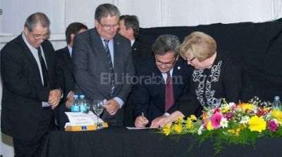 Firmaron acta compromiso para la constituci�n del Polo Tecnol�gico Esperanza