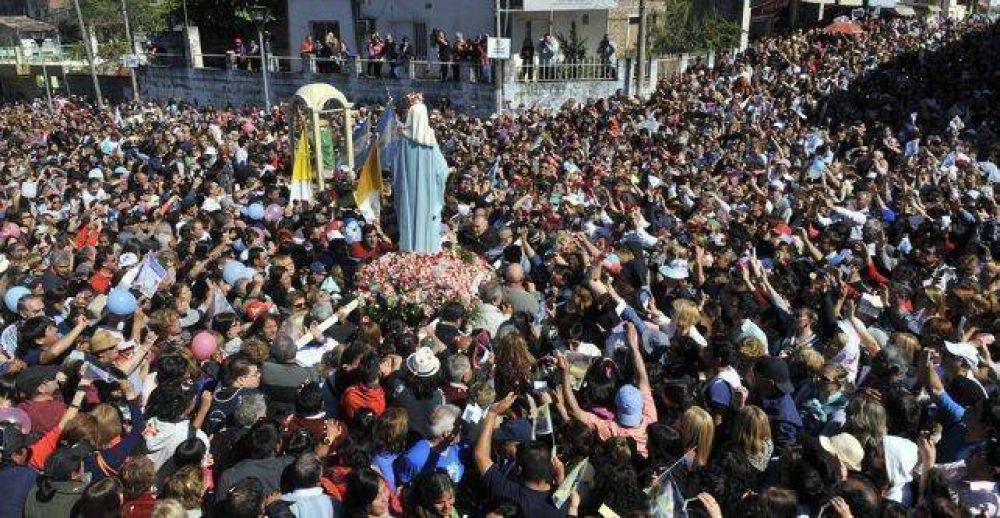 Los peregrinos rindieron masivo tributo a la Virgen en San Nicols