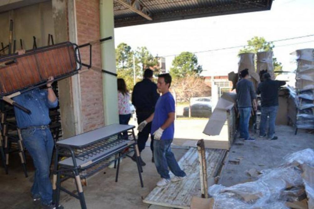 Entregaron mobiliario para 137 escuelas