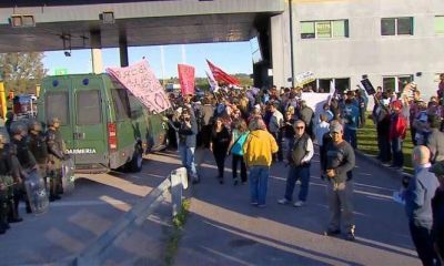 Luego de la represi�n, nuevo repudio vecinal al cobro del Peaje Larena