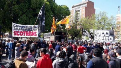 Trabajadores de la ex Ecotrans protestan en Mor�n por su fuente laboral