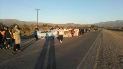 Un grupo de jachalleros inici� la marcha hacia Capital