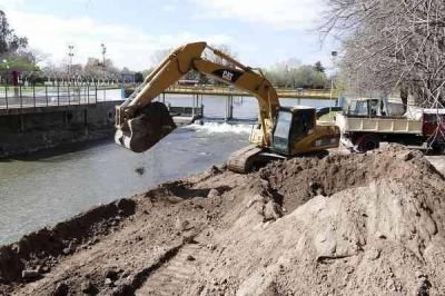 LIMPIEZA EN LA ZONA DEL BALNEARIO