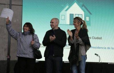 Larreta entreg� viviendas