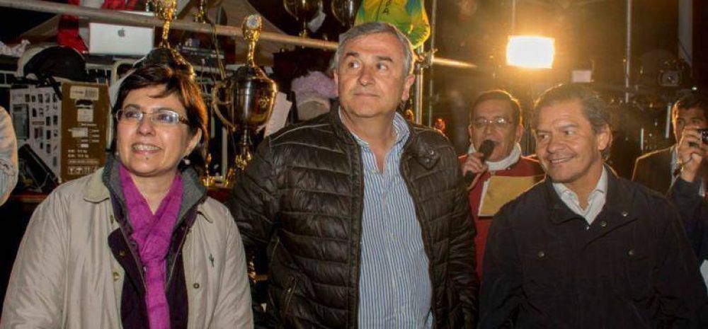 GERARDO MORALES ACOMPA�� A LOS ESTUDIANTES EN EL �LTIMO DESFILE DE CARROZAS