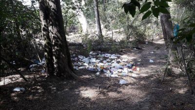 Vecinos denuncian basura en el paseo tur�stico Laguna Verde