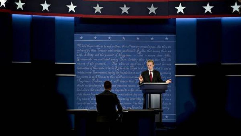 Hillary y Trump llegan en virtual empate al primer debate por TV