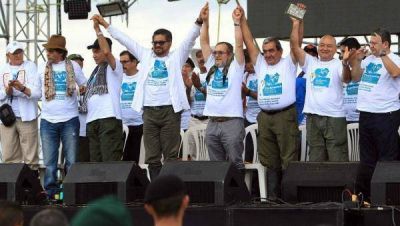 UE suspende a las FARC-EP de lista de grupos terroristas