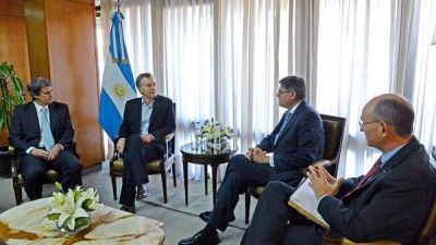 Estados Unidos promete ayuda para el blanqueo y financiamiento