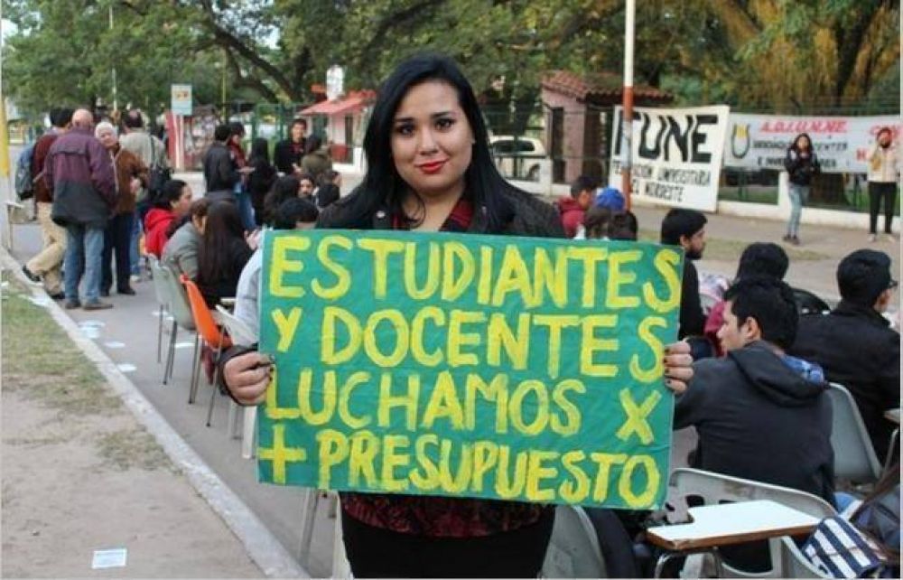 Docentes universitarios de Chaco y Corrientes se suman paro