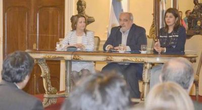 Colombi inst� a los docentes a ense�ar la historia de Corrientes