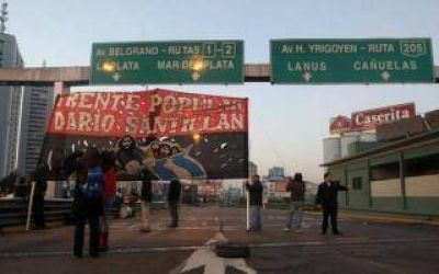 Kosteki y Santill�n: Protesta y corte frente a la estaci�n Avellaneda