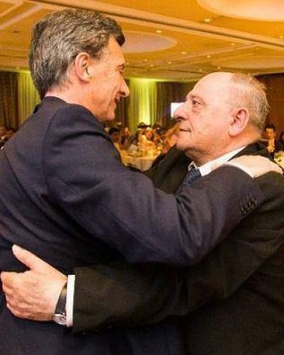 Arroyo en segunda fila en un acto de Macri con 2 mil intendentes