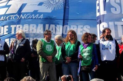 D�a de paros nacionales y marchas: docentes, estatales y m�dicos reclaman reabrir paritarias
