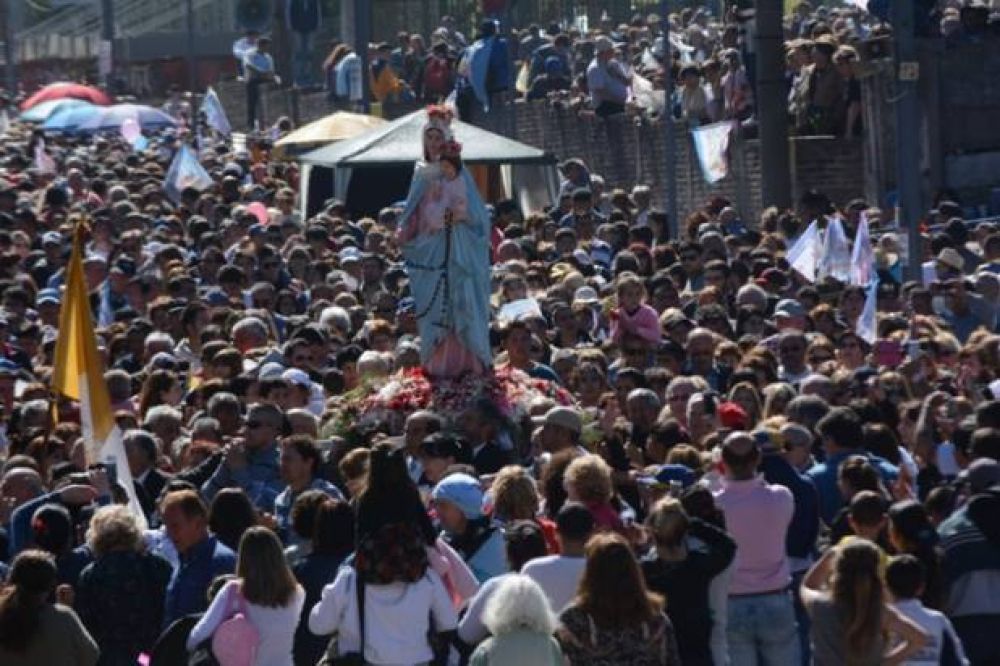 Una multitud colm de fe y devocin a la Virgen del Rosario de San Nicols
