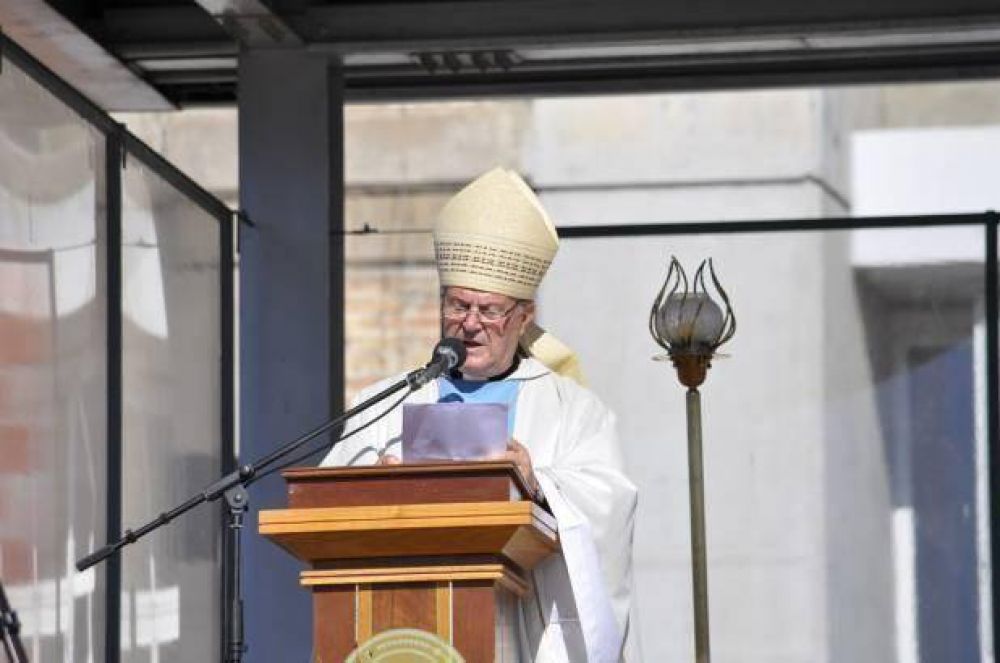 La homila de la despedida del obispo Cardelli: El amor no se puede simular porque es un don del corazn
