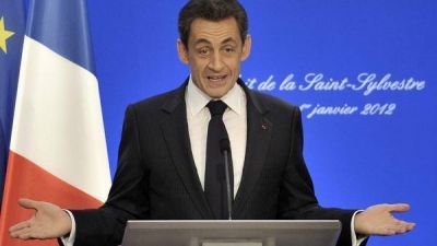 Arrestan a tres estrechos colaboradores de Sarkozy