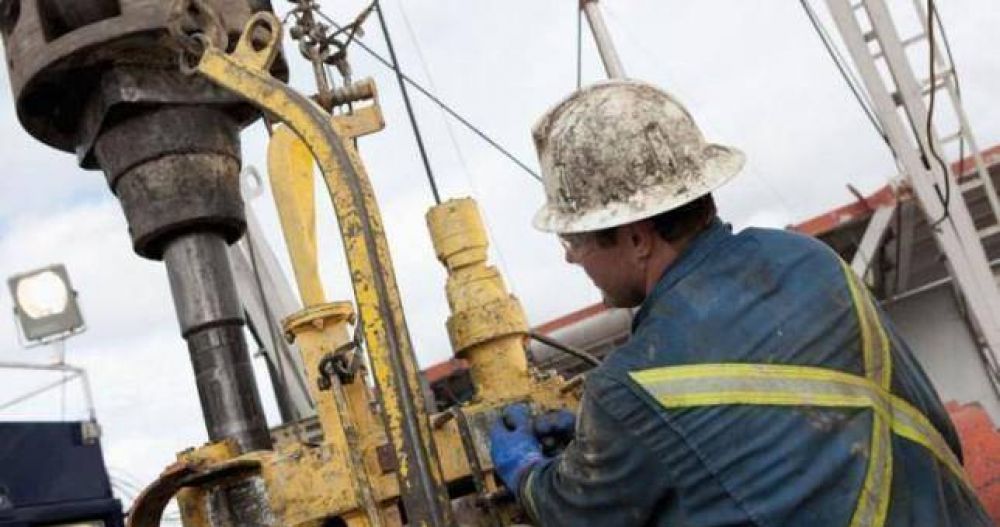 Pese a los subsidios millonarios, siguen los despidos de petroleros