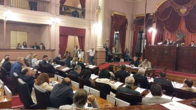 Diputados rechaz� desafueros, aprob� licencia a v�ctimas de violencia, blanqueo fiscal y r�gimen penal juvenil 