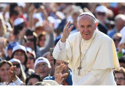En la hora de la Cruz, Jes�s revela el cumplimiento de su misi�n de salvar a los pecadores. Catequesis del Papa
