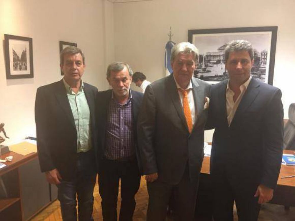U�ac se reuni� con Armando P�rez por la llegada de la Selecci�n a San Juan